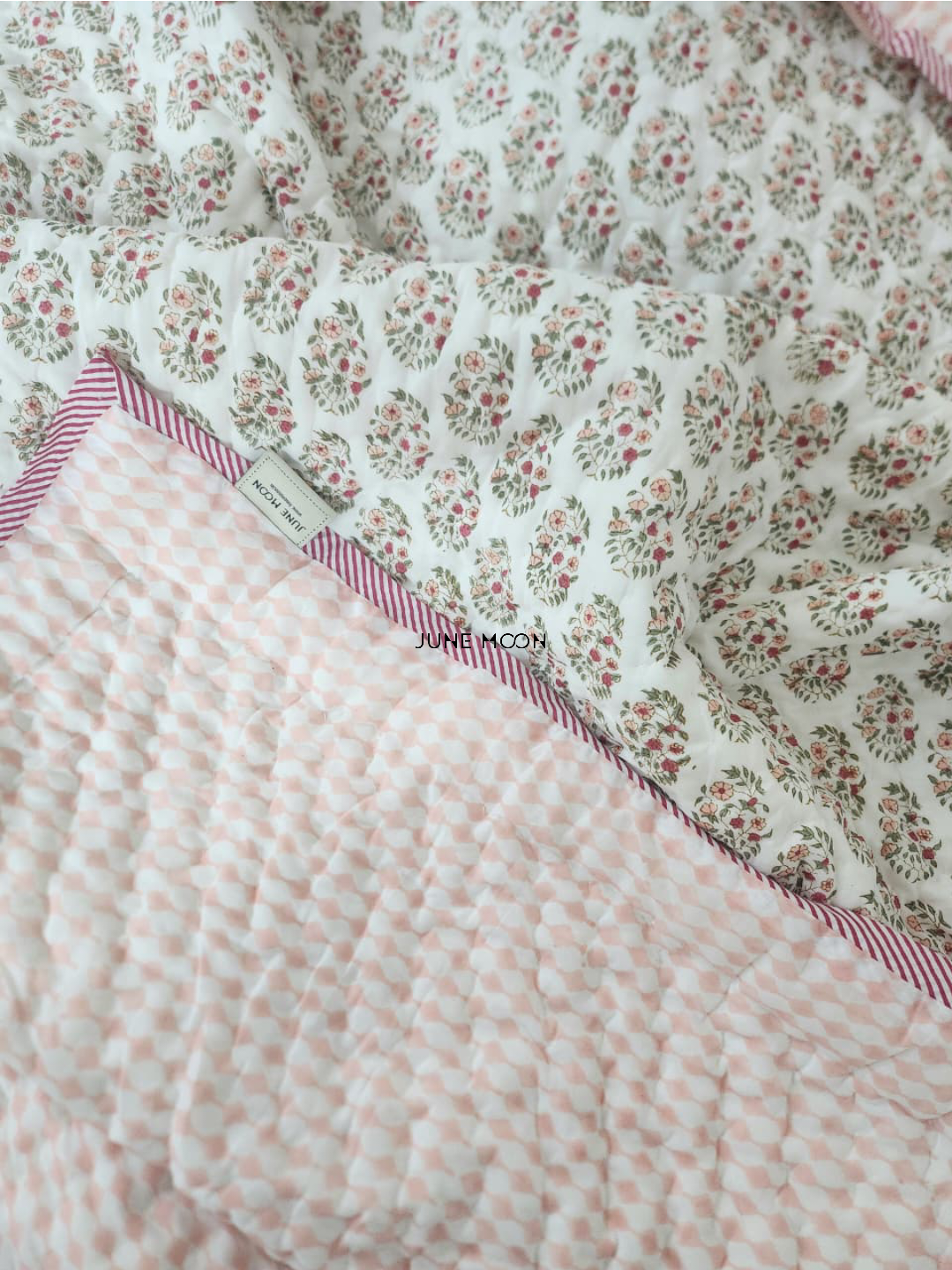 Nikhaar - Set of Quilt &amp; Bedsheet