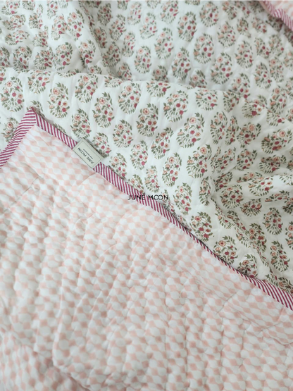 Nikhaar - Set of Quilt &amp; Bedsheet