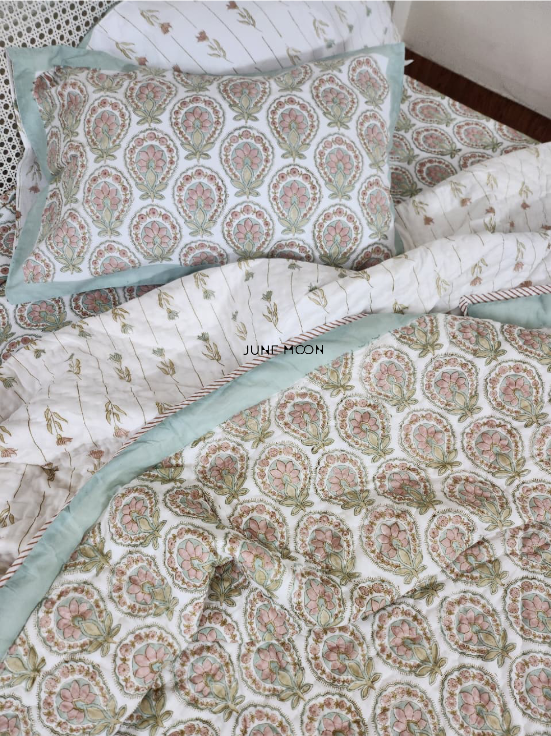 Summer House - Set of Quilt &amp; Bedsheet