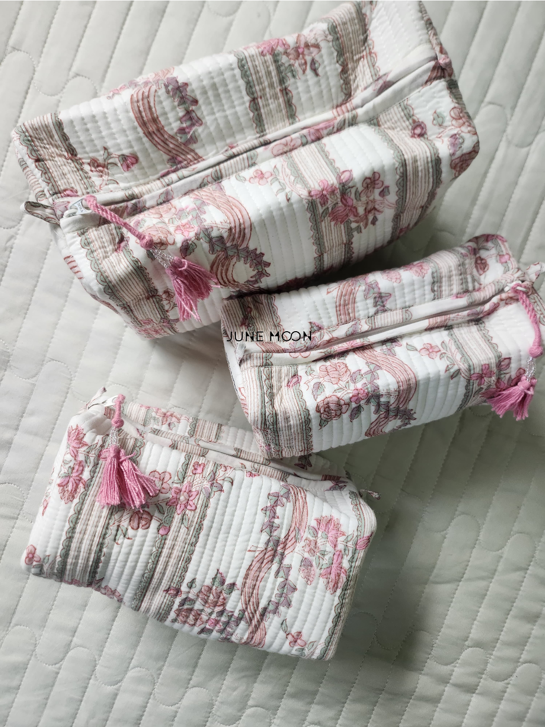 Naveli - Set of 3 Cosmetic Bags
