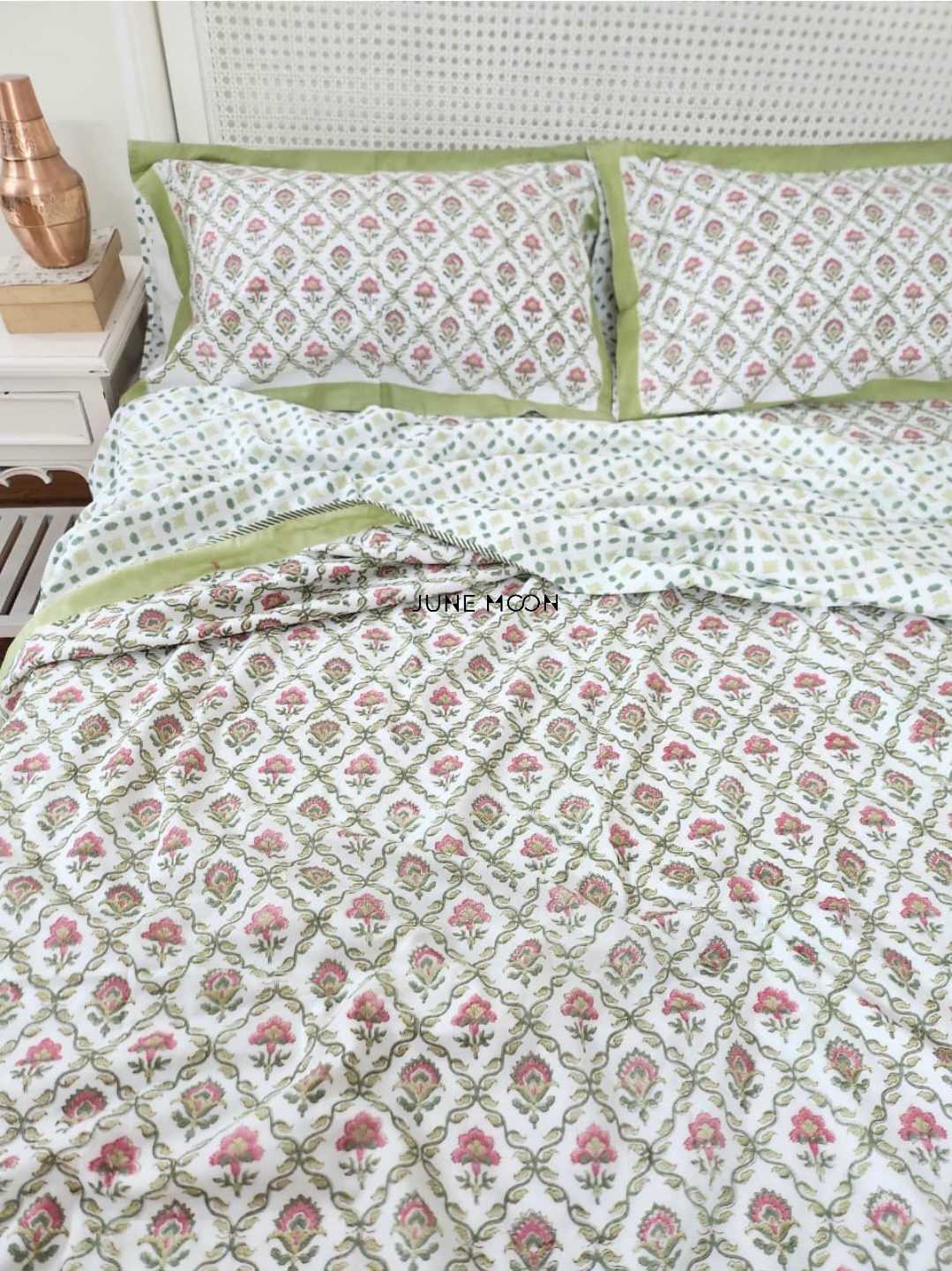 Manmohini - Set of Dohar &amp; Bedsheet