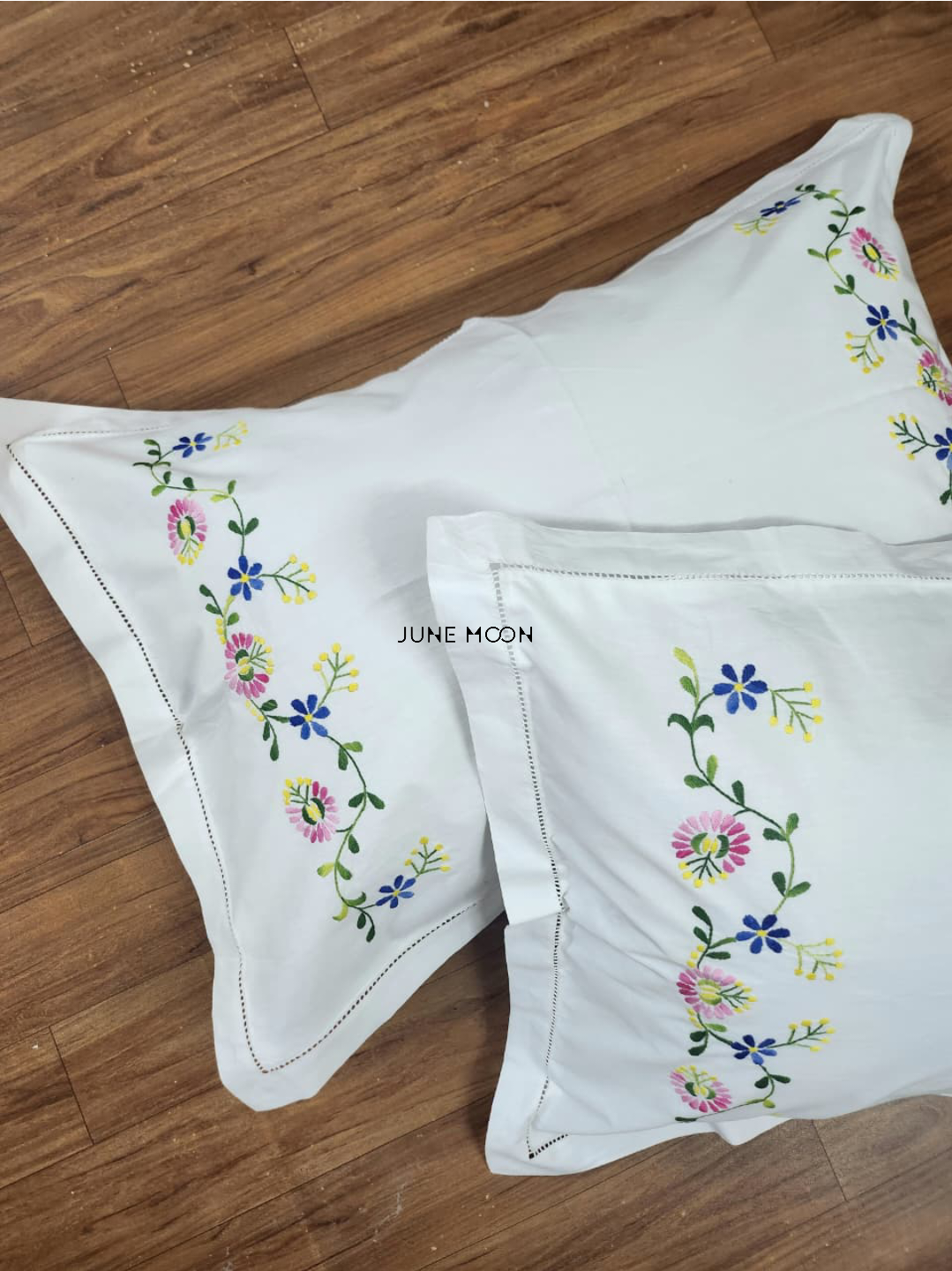 Bella - Set Of 2 Embroidered Pillow Cases