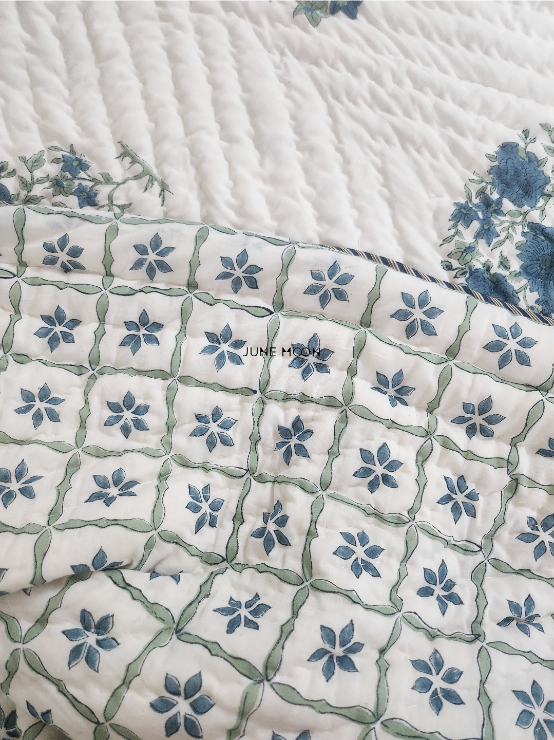 Saanjh - Set of Quilt &amp; Bedsheet