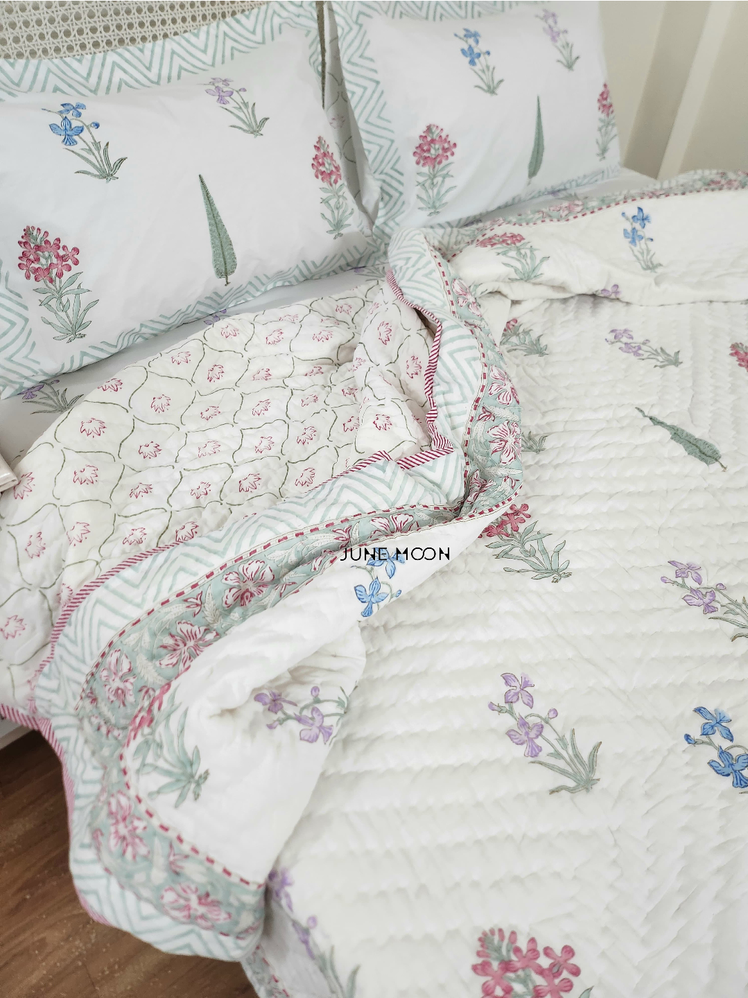 Sweet Hope - Set of Quilt &amp; Bedsheet