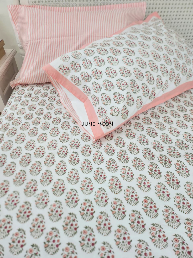 Nikhaar - Set of Quilt & Bedsheet