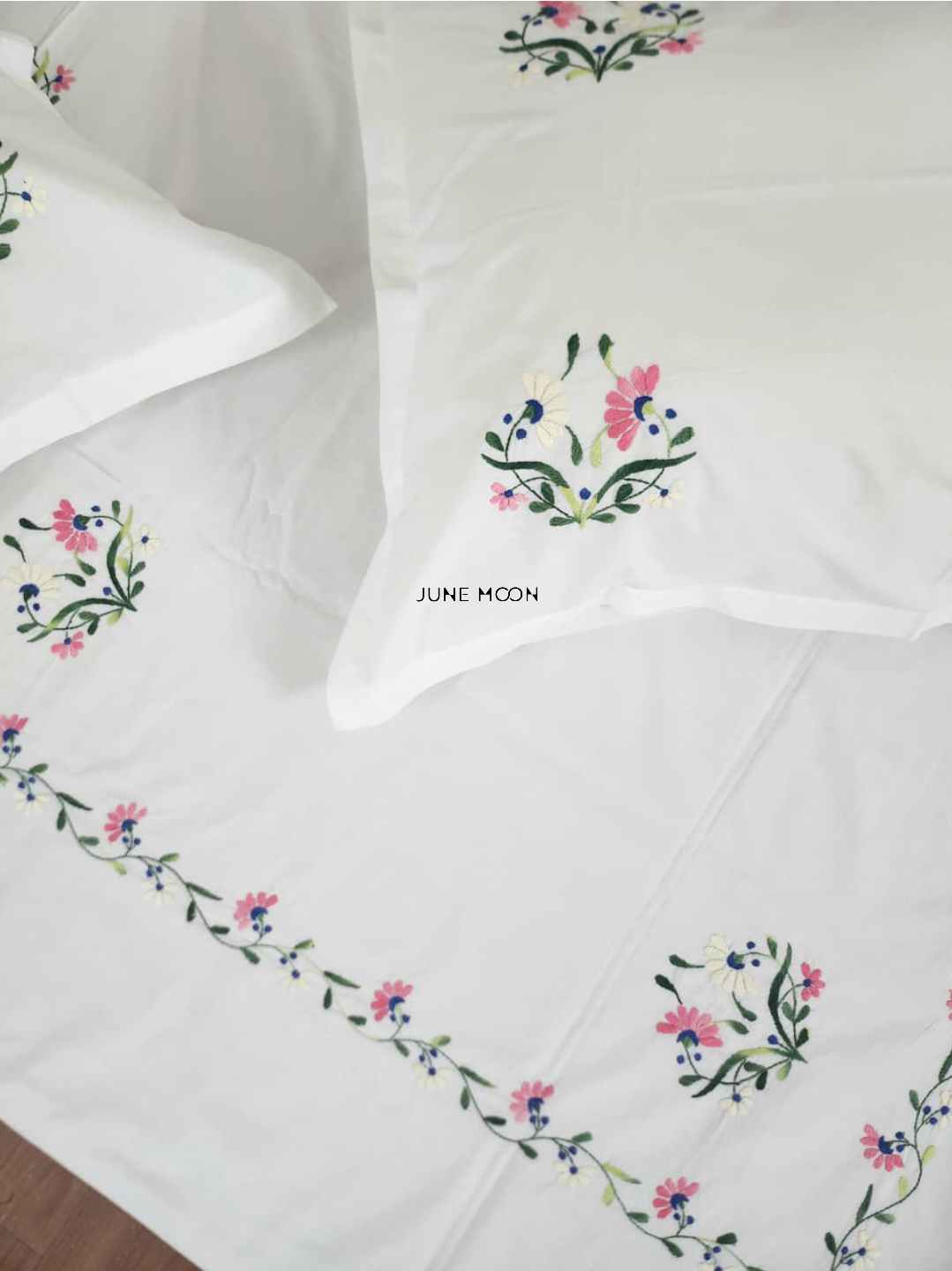 Stella - Embroidered Bedsheet Set