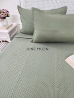 Load image into Gallery viewer, Jahaan - Quilted Bedcover Set
