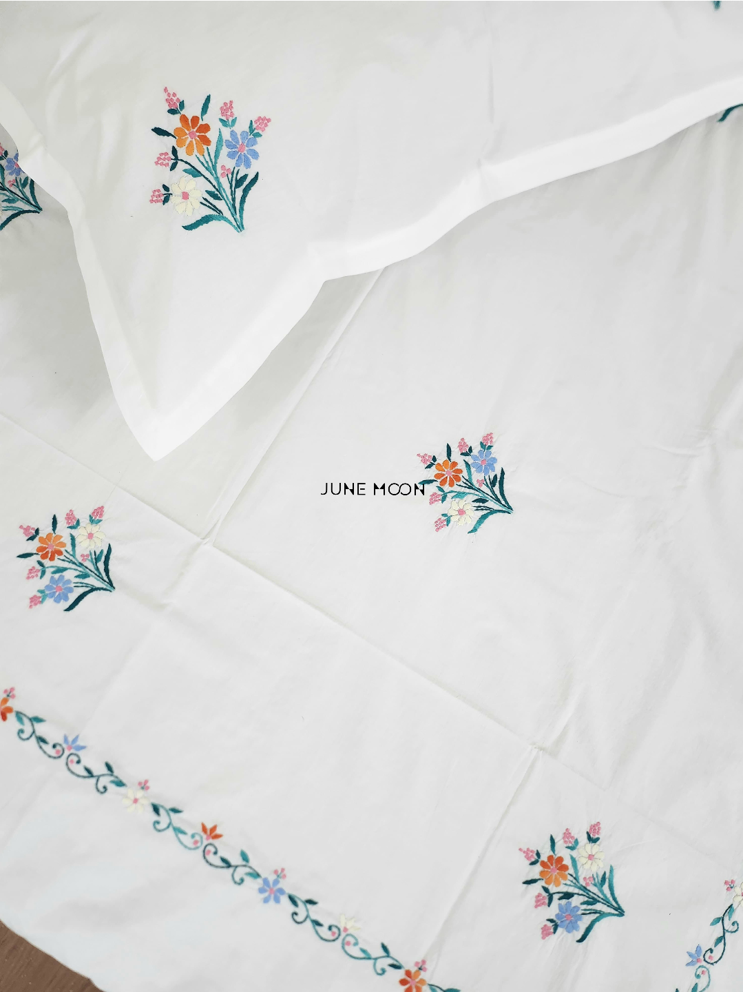 Daisy - Embroidered Bedsheet Set