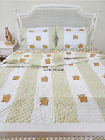Load image into Gallery viewer, Women of Spring - Set of Quilt &amp; Bedsheet
