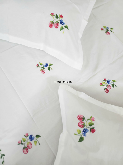 Cleo - Embroidered Bedsheet Set