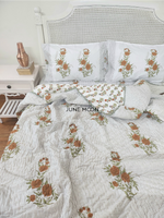 Load image into Gallery viewer, Warm Roses - Set of Quilt &amp; Bedsheet
