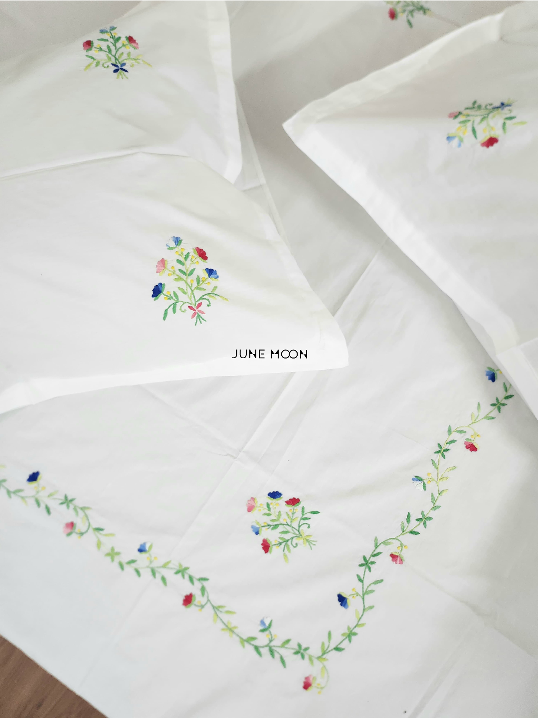 Anastasia - Embroidered Bedsheet Set