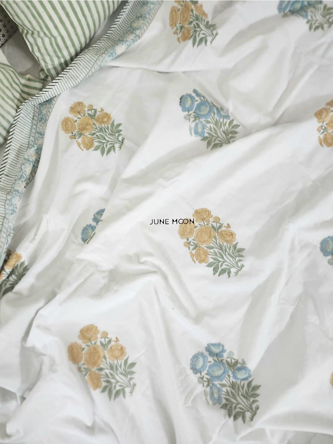 Vintage Whisper - Set of Dohar &amp; Bedsheet