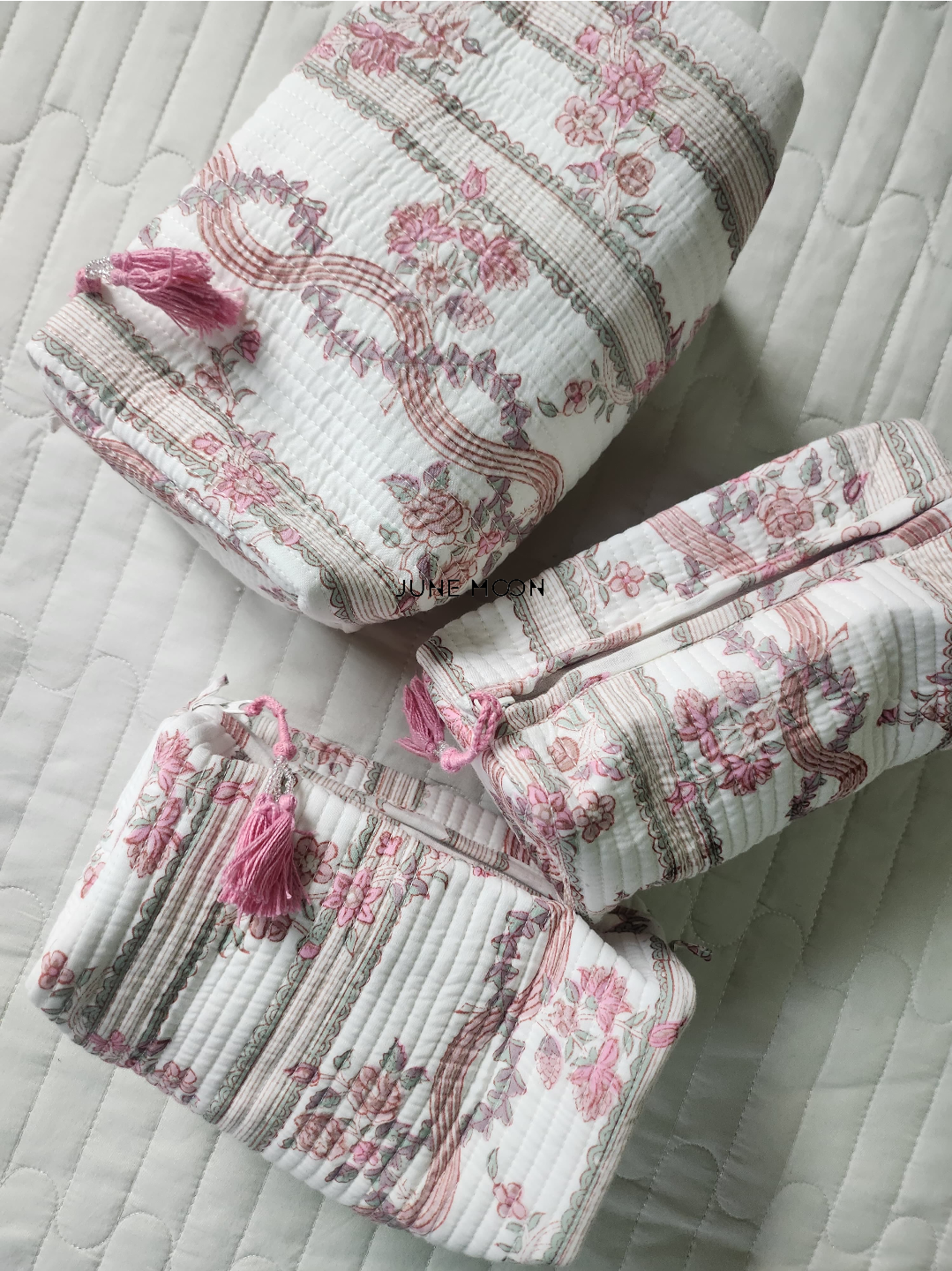 Naveli - Set of 3 Cosmetic Bags