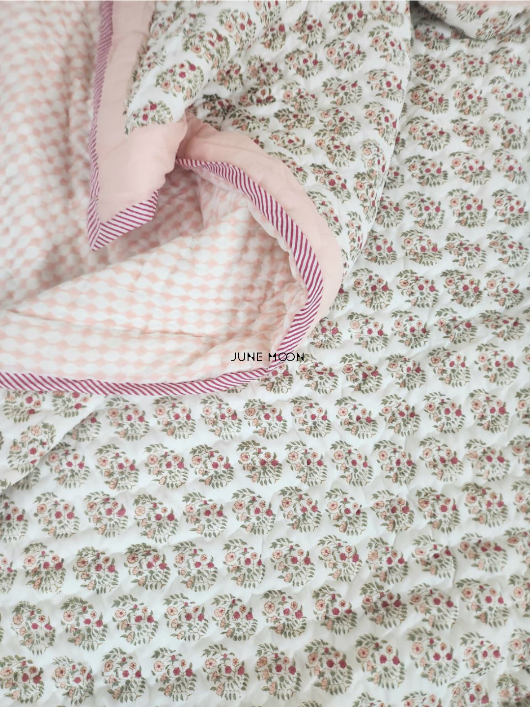 Nikhaar - Set of Quilt &amp; Bedsheet