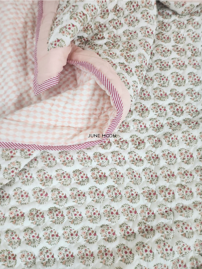 Nikhaar - Set of Quilt &amp; Bedsheet