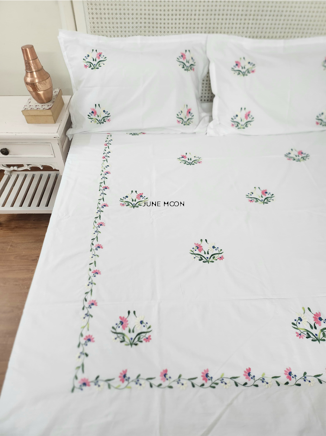 Stella - Embroidered Bedsheet Set