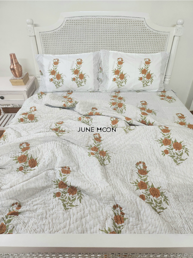 Warm Roses - Set of Quilt & Bedsheet