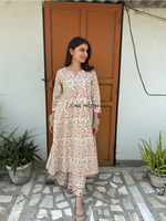 Load image into Gallery viewer, Dilnaaz - Block Printed Set of Kurta &amp; Pants
