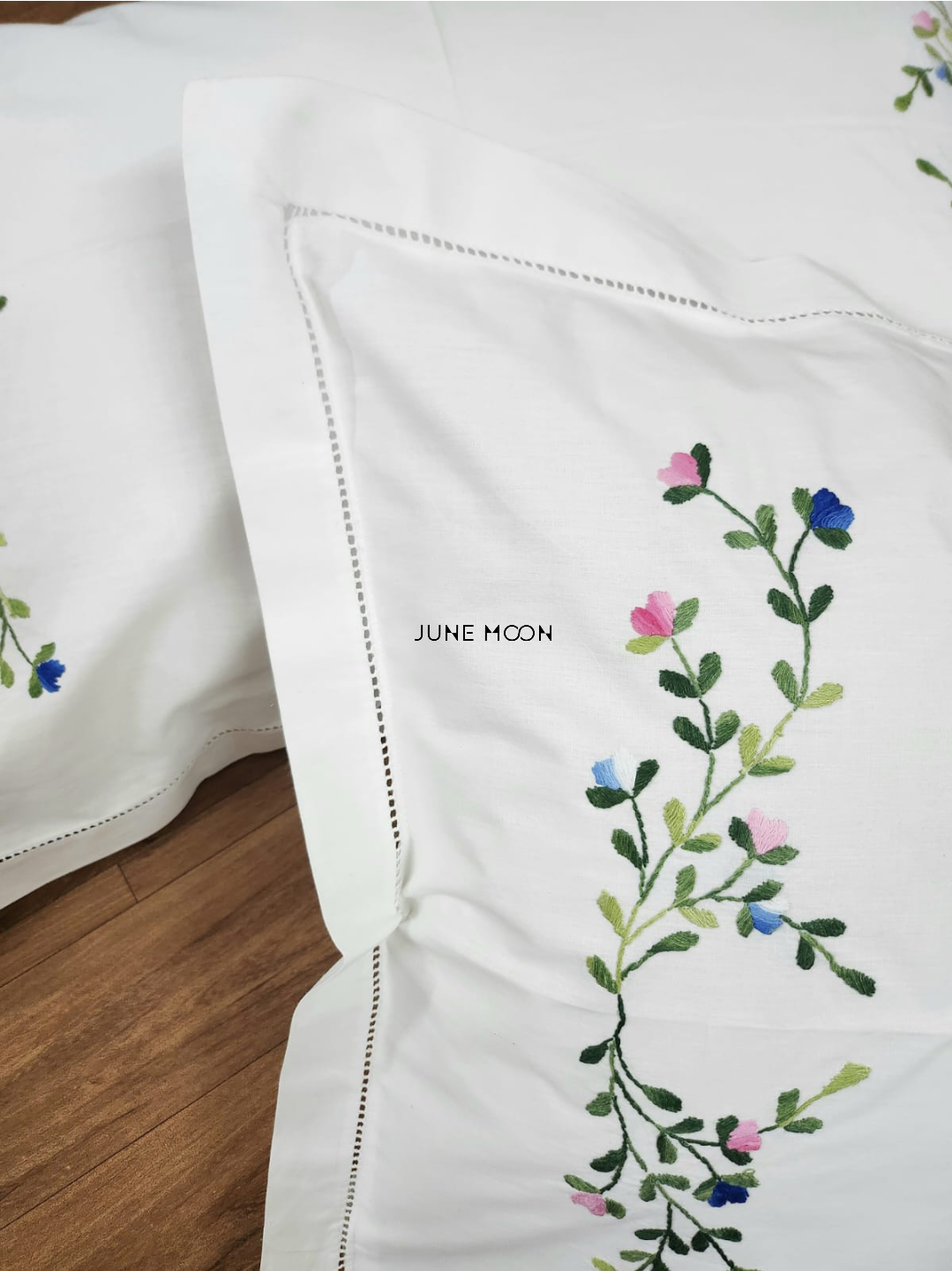 Bella - Set Of 2 Embroidered Pillow Cases