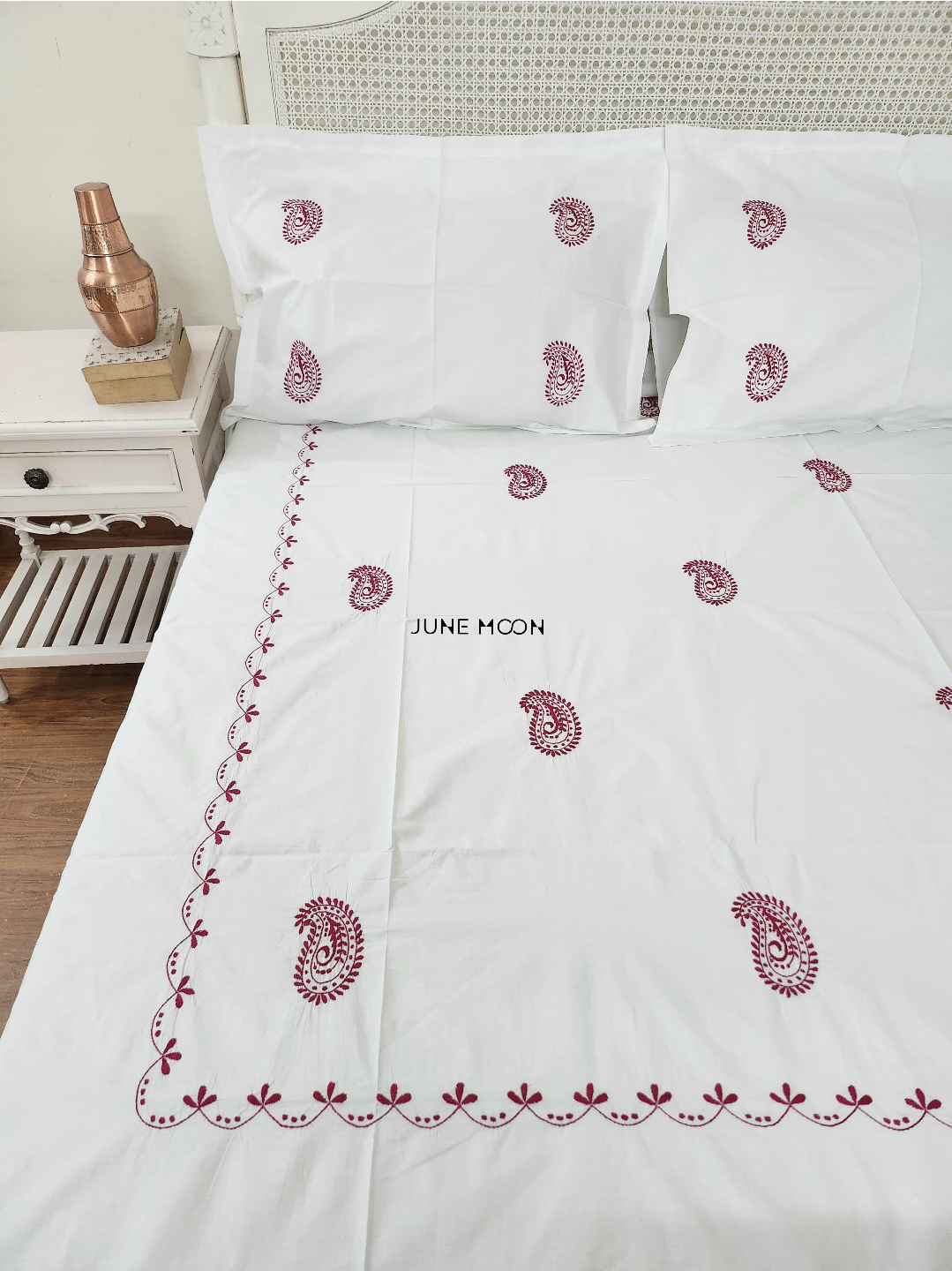 Eloise - Embroidered Bedsheet Set