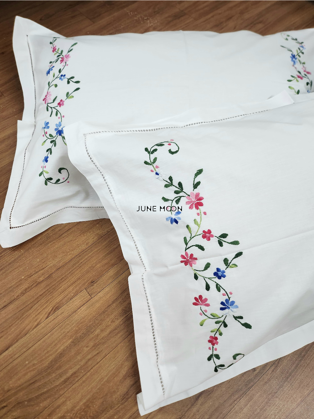 Bella - Set Of 2 Embroidered Pillow Cases