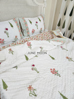 Load image into Gallery viewer, Summer Rouge - Set of Quilt &amp; Bedsheet
