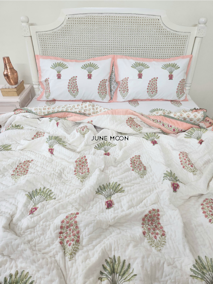 Cosy Coral - Set of Quilt & Bedsheet