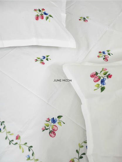 Cleo - Embroidered Bedsheet Set