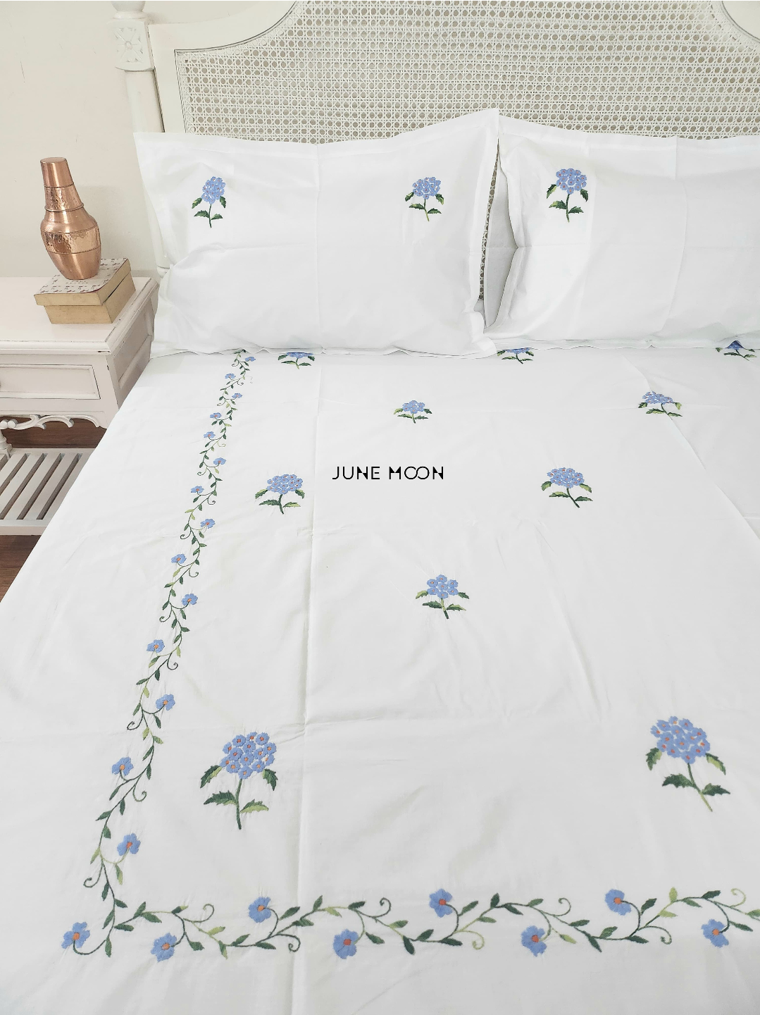 Daphne - Embroidered Bedsheet Set