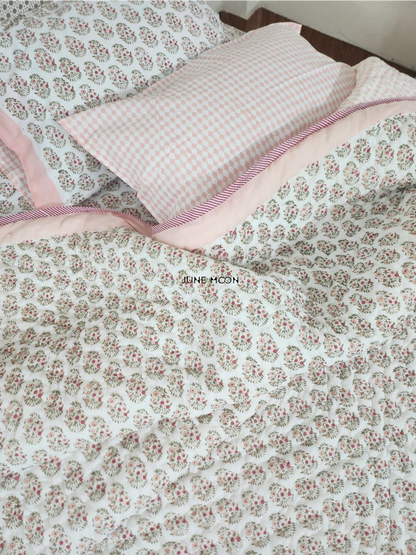 Nikhaar - Set of Quilt &amp; Bedsheet