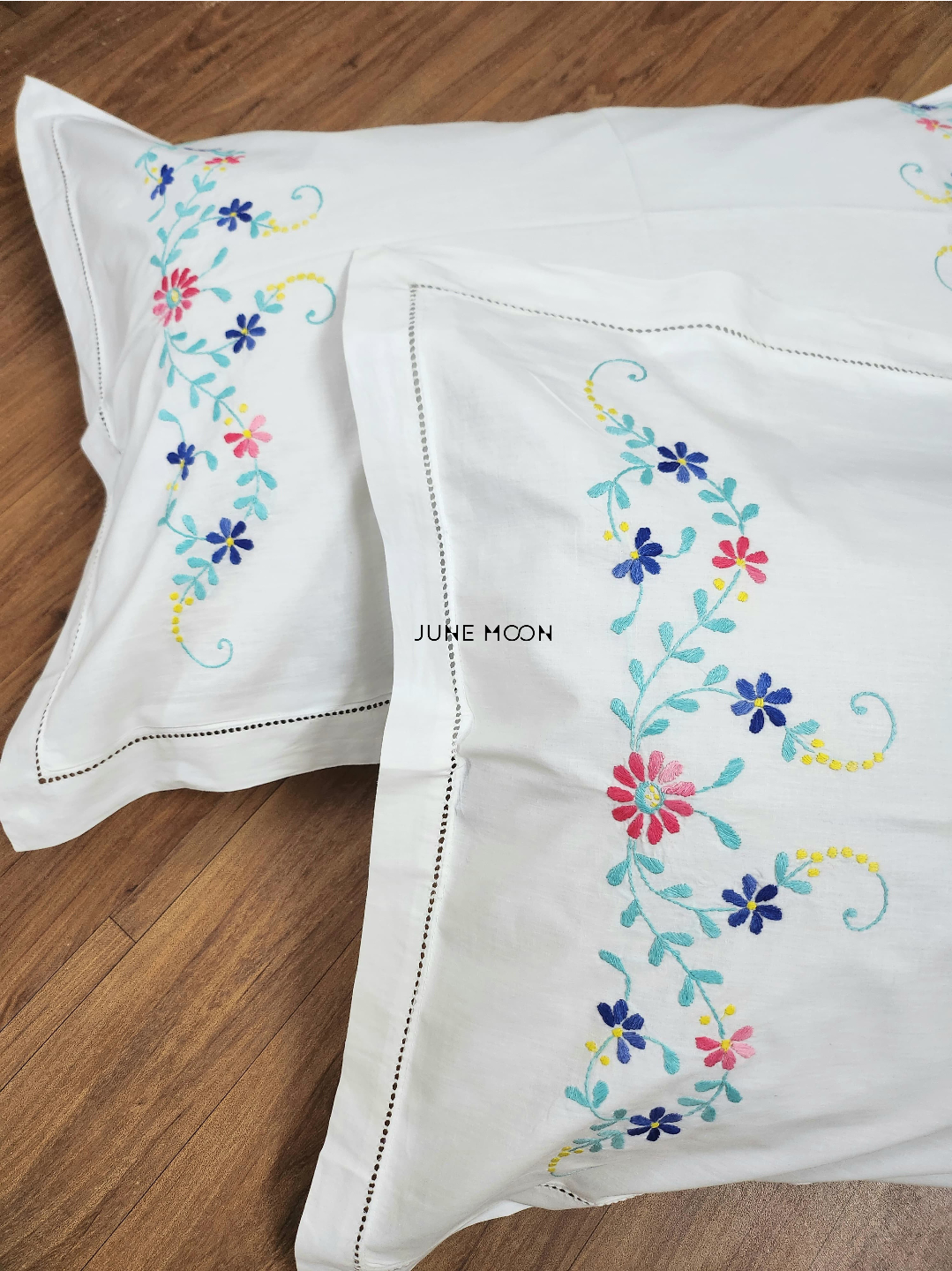 Bella - Set Of 2 Embroidered Pillow Cases