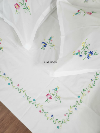 Julia - Embroidered Bedsheet Set