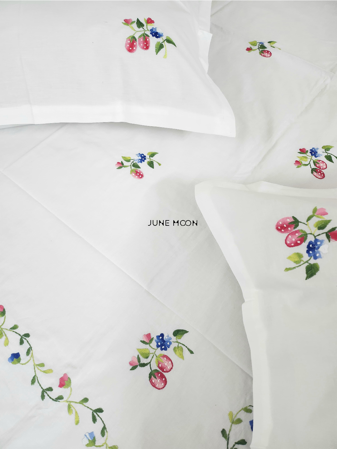 Cleo - Embroidered Bedsheet Set