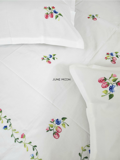Cleo - Embroidered Bedsheet Set