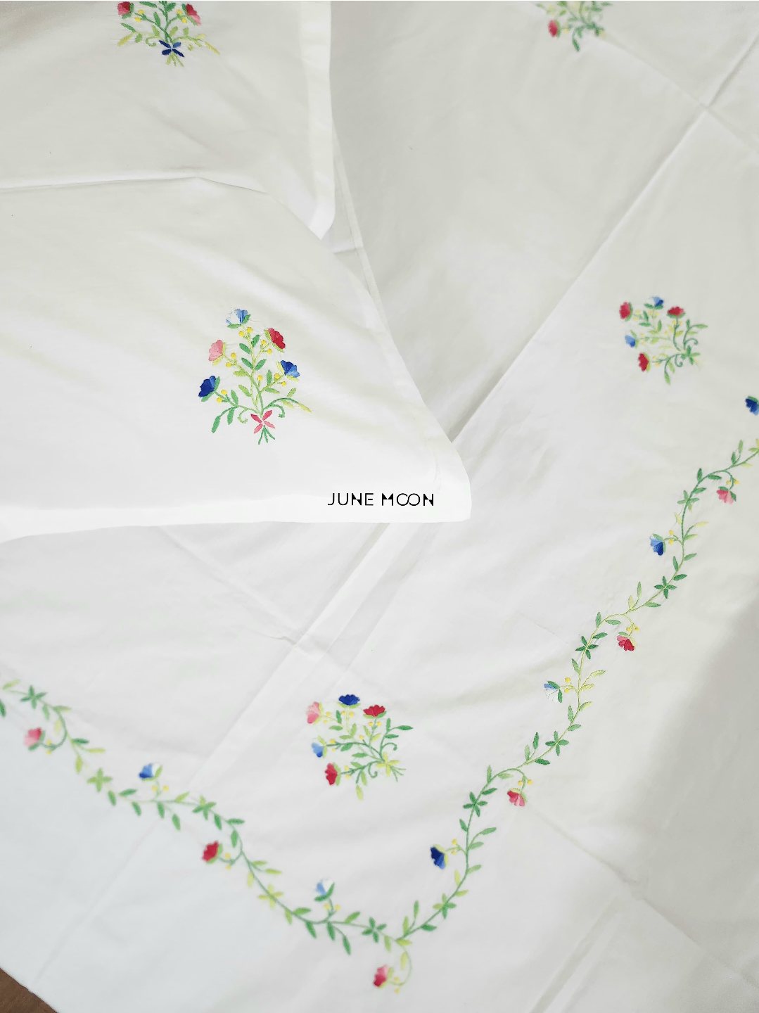 Anastasia - Embroidered Bedsheet Set