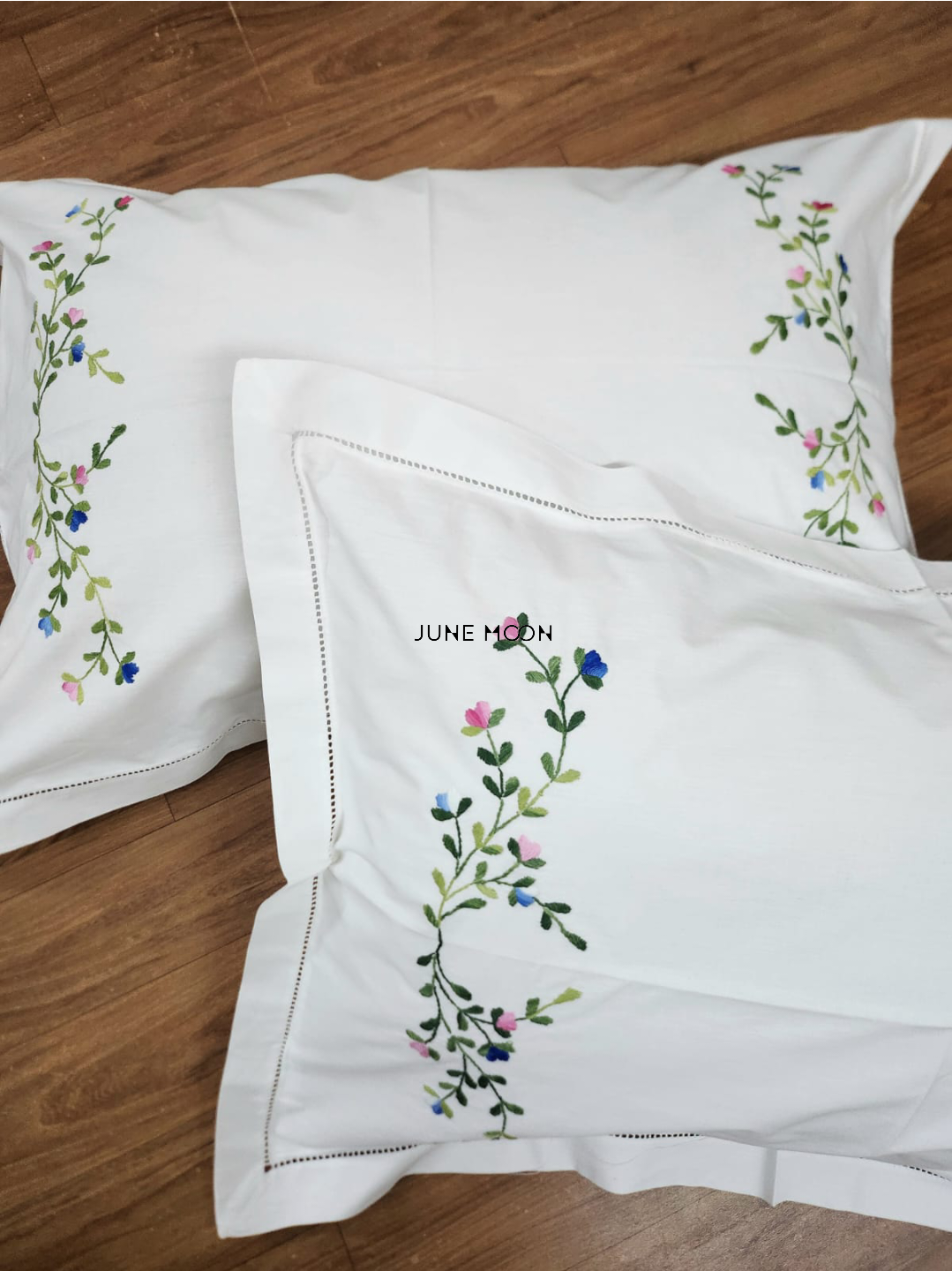 Bella - Set Of 2 Embroidered Pillow Cases