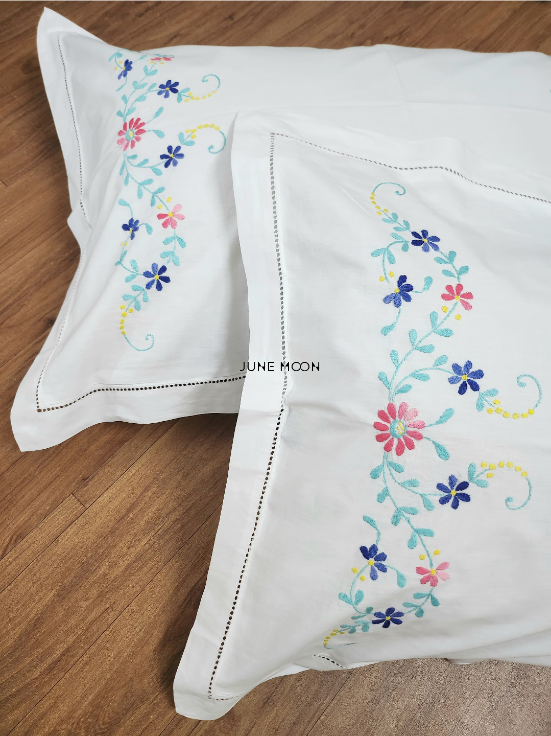 Bella - Set Of 2 Embroidered Pillow Cases