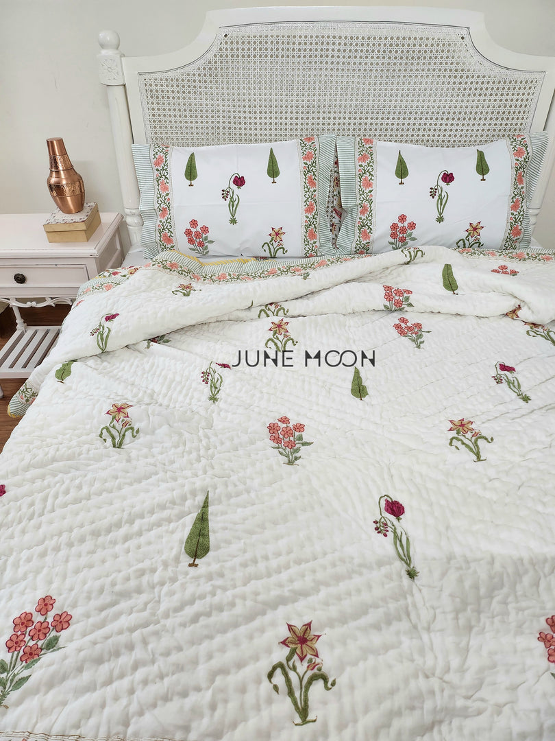 Summer Rouge - Set of Quilt & Bedsheet