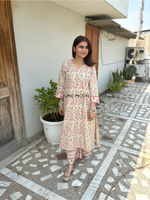 Load image into Gallery viewer, Dilnaaz - Block Printed Set of Kurta &amp; Pants
