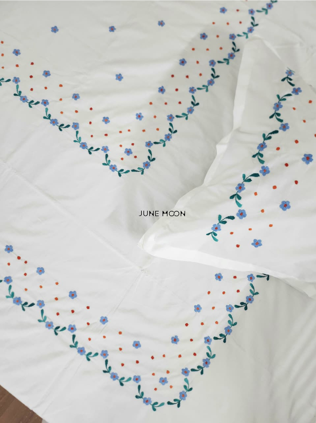 Freda - Embroidered Bedsheet Set