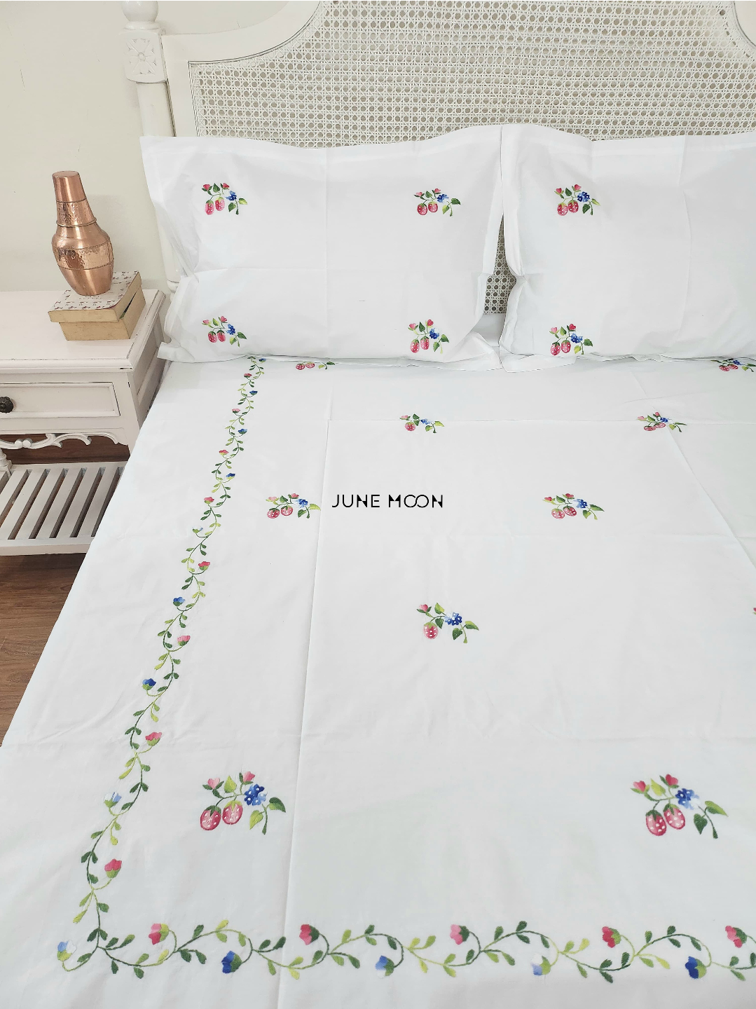 Cleo - Embroidered Bedsheet Set