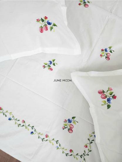 Cleo - Embroidered Bedsheet Set